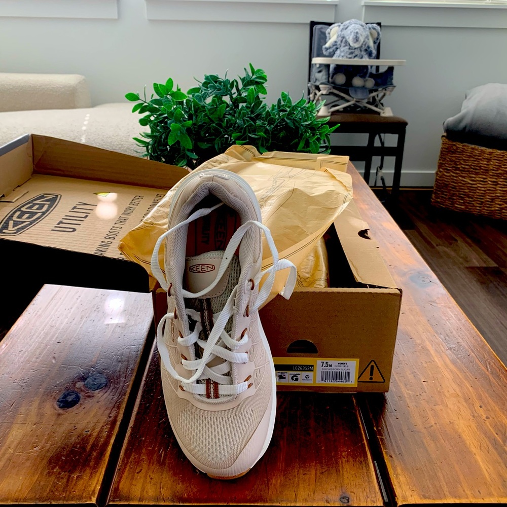 Steel toe Keen shoes , never worn , still in original box and packaging